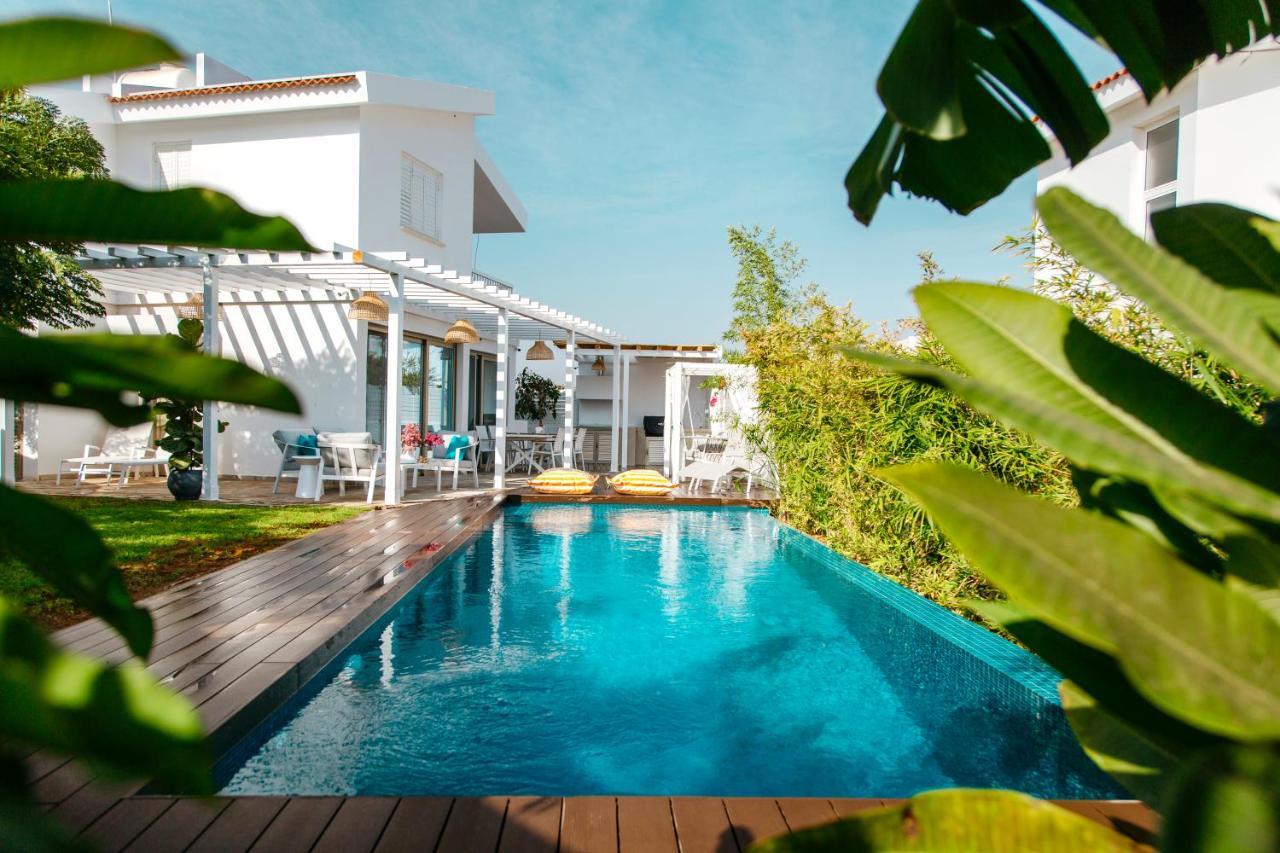 Island Home Seaside Villa Paralimni Bagian luar foto