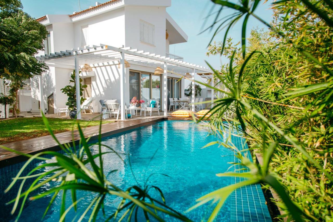 Island Home Seaside Villa Paralimni Bagian luar foto